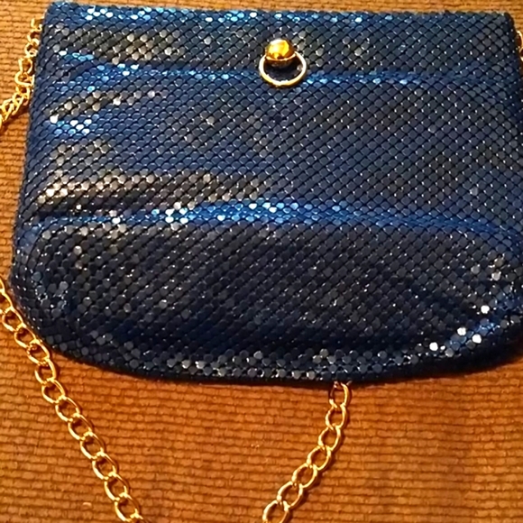 VTG Blue Mesh Chain Handbag ๐ - Picture 3 of 6